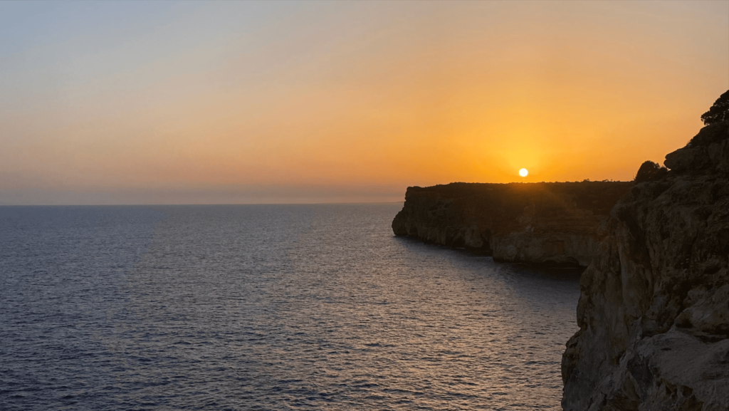 Cova d'En Xoroi, coucher de soleil