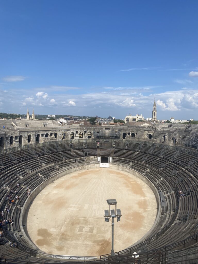 Arènes de Nimes, vue d'en haut, France