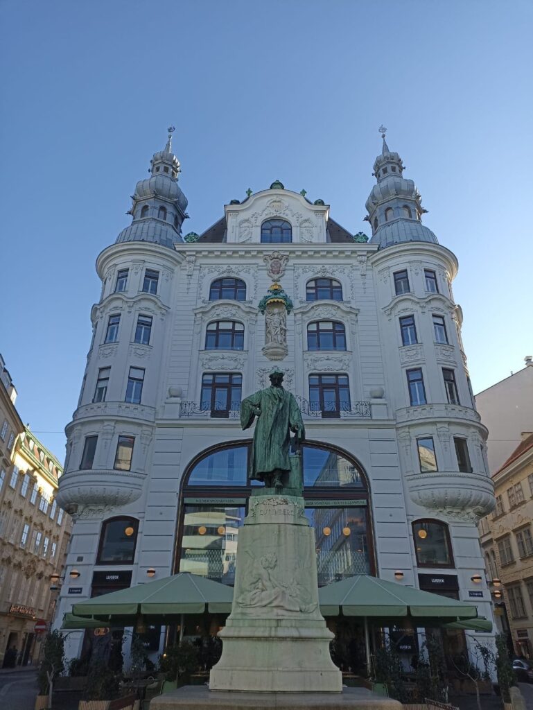 place statue J.Gutenberg